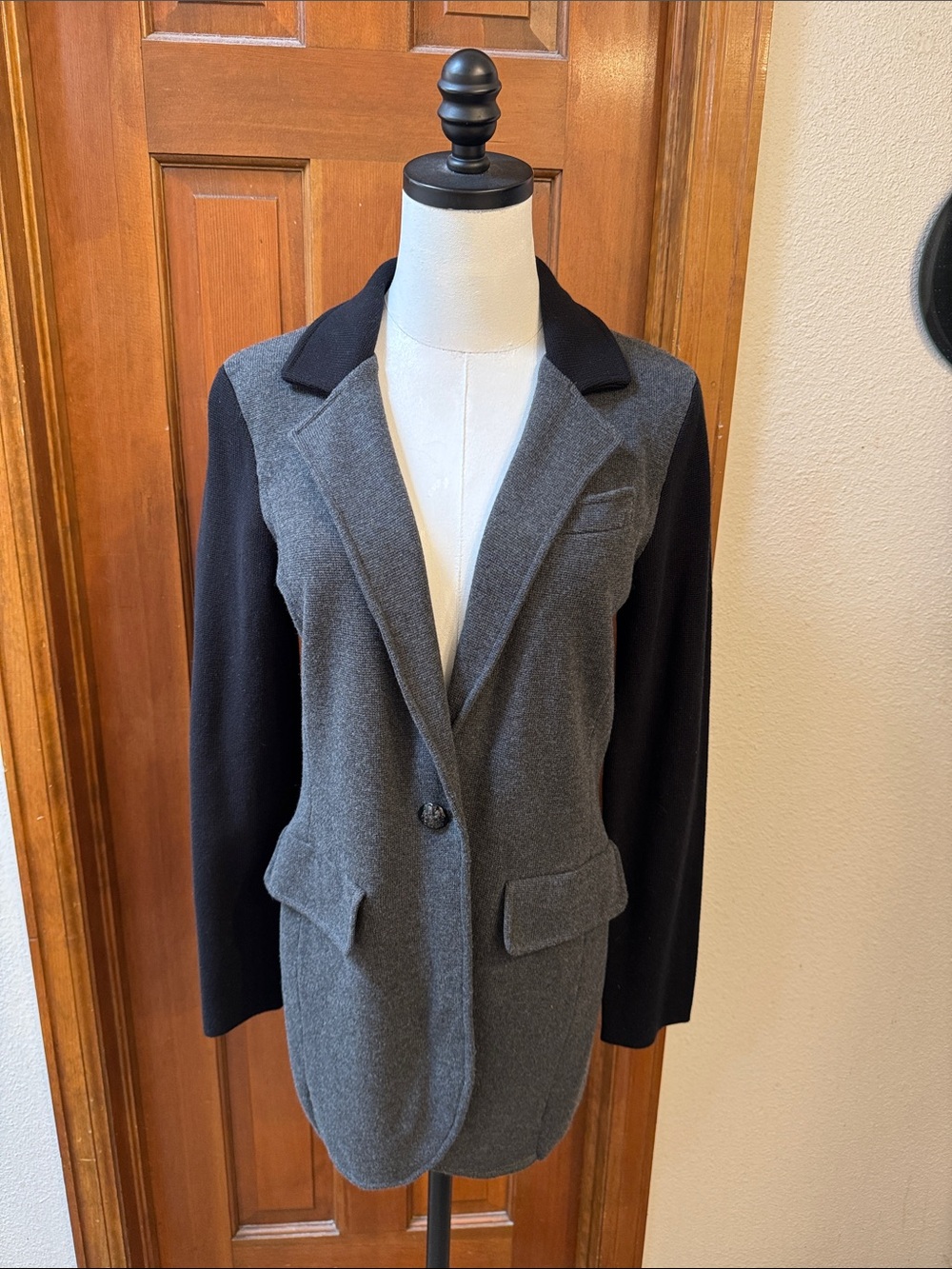 Lauren Ralph Lauren Grey Body with Black Sleeves Knit Blazer Size M